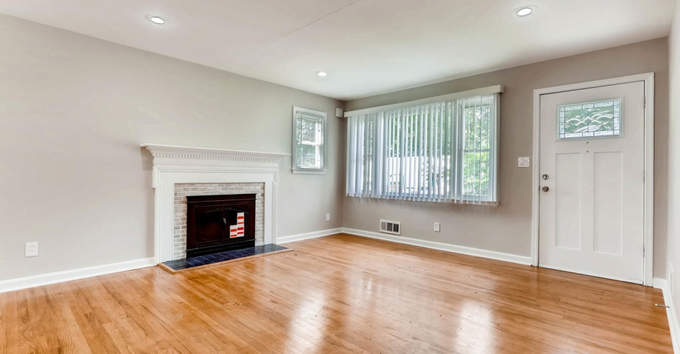 307 14th Ave Baltimore MD-large-003-4-Living Room-1500×1000-72dpi