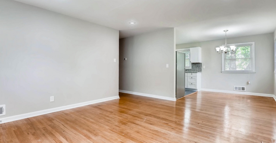 307 14th Ave Baltimore MD-large-005-5-Living Room-1500×1000-72dpi
